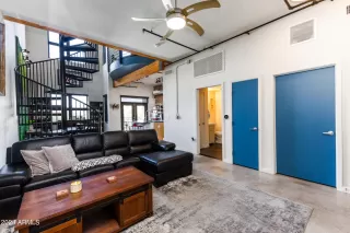 Photo #5: 6759471 Listing