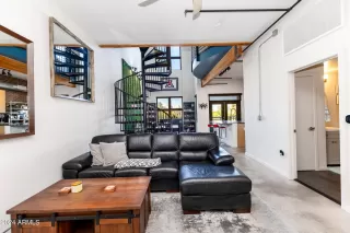 Photo #6: 6759471 Listing