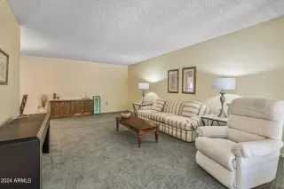 Photo #6: 6759695 Listing