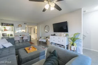 Photo #6: 6759794 Listing