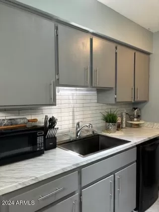 Photo #3: 6759887 Listing