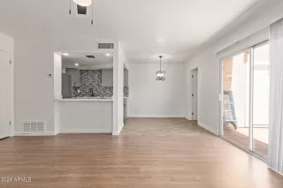 Photo #4: 6759910 Listing