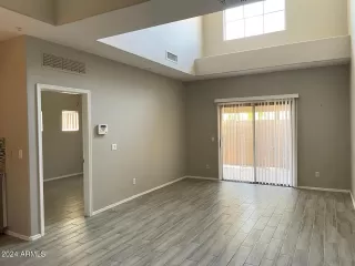 Photo #2: 6759942 Listing