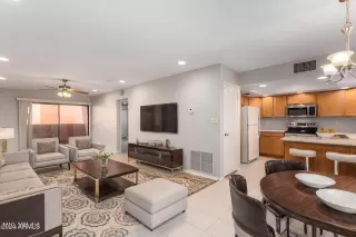 Photo #4: 6760665 Listing