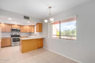 Photo #6: 6760665 Listing