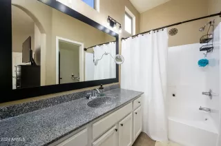 Photo #6: 6760688 Listing