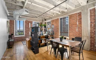 Photo #3: 6760802 Listing