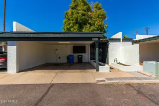 More Details about MLS # 6761275 : 4916 E EDGEMONT AVENUE