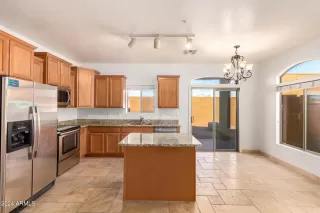 Photo #5: 6761325 Listing