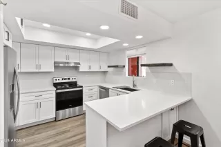 Photo #2: 6761549 Listing 