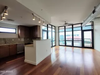 Photo #6: 6761931 Listing 