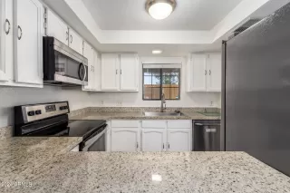Photo #4: 6762089 Listing