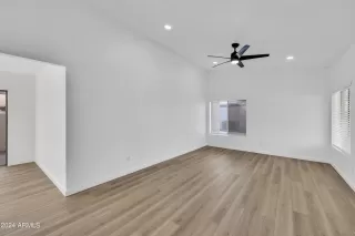 Photo #3: 6762569 Listing