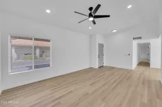 Photo #4: 6762569 Listing