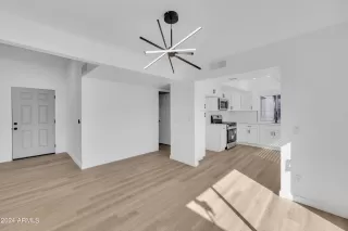 Photo #6: 6762569 Listing