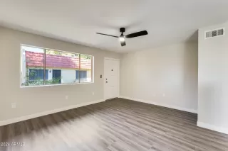 Photo #5: 6762855 Listing