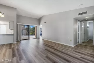 Photo #4: 6762972 Listing 