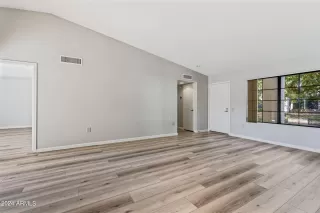 Photo #5: 6762972 Listing 