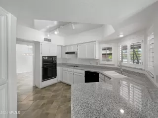 Photo #5: 6763286 Listing 