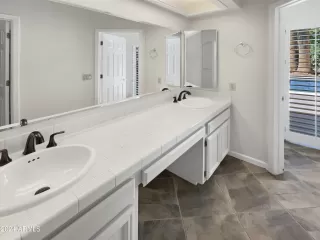 Photo #6: 6763286 Listing 