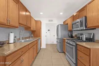 Photo #5: 6763329 Listing