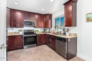 Photo #3: 6763669 Listing