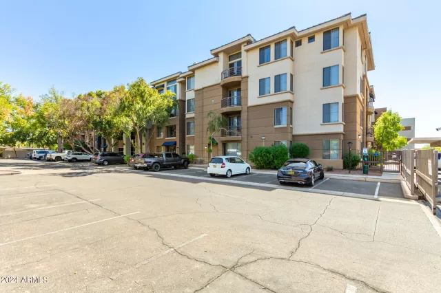 MLS: 6763893 Condo For Sale