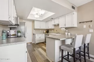 Photo #4: 6763996 Listing