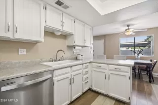 Photo #6: 6763996 Listing