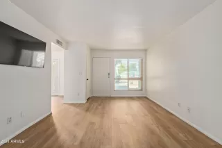 Photo #5: 6764917 Listing 