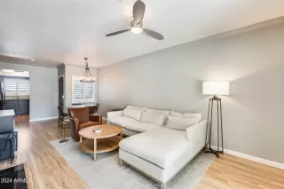 Photo #4: 6765242 Listing