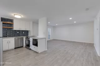 Photo #5: 6765700 Listing