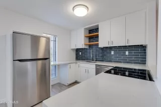 Photo #6: 6765700 Listing