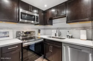 Photo #5: 6765800 Listing