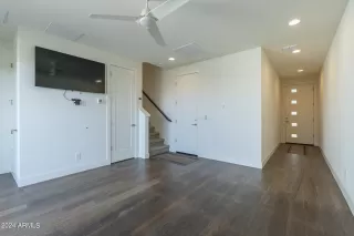 Photo #5: 6766611 Listing