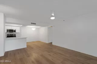 Photo #6: 6766822 Listing