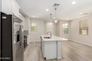 Photo #2: 6766895 Listing