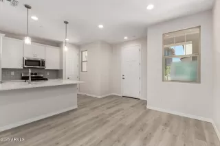 Photo #4: 6766895 Listing