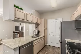 Photo #5: 6766922 Listing