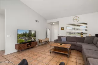 Photo #4: 6766957 Listing