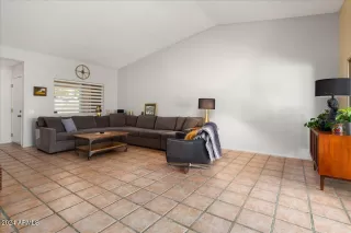 Photo #5: 6766957 Listing