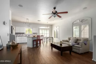 Photo #6: 6767098 Listing