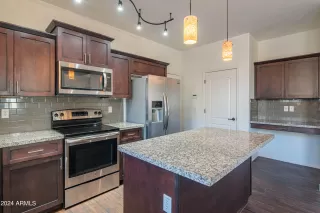 Photo #5: 6767180 Listing