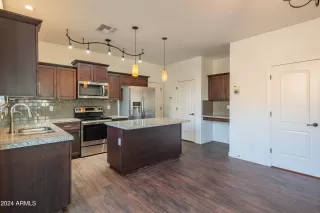 Photo #6: 6767180 Listing