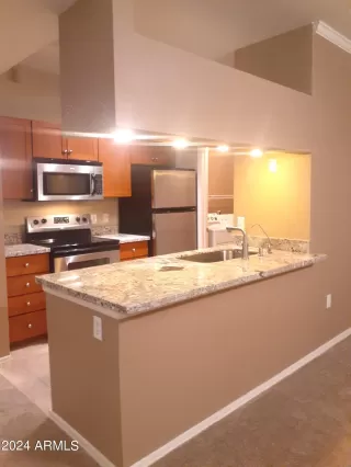 Photo #6: 6767279 Listing