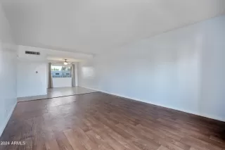 Photo #5: 6767616 Listing