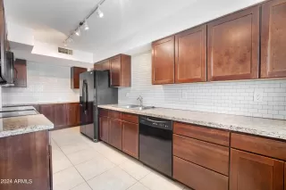 Photo #6: 6767616 Listing