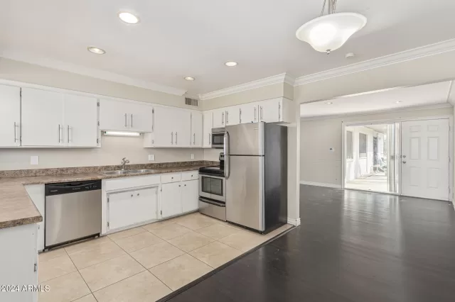 MLS: 6768083 Condo For Sale