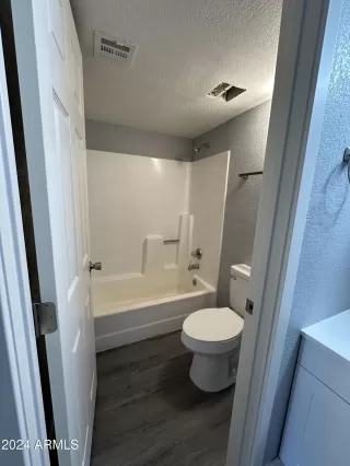 Photo #5: 6768105 Listing