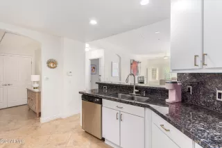 Photo #6: 6768116 Listing 